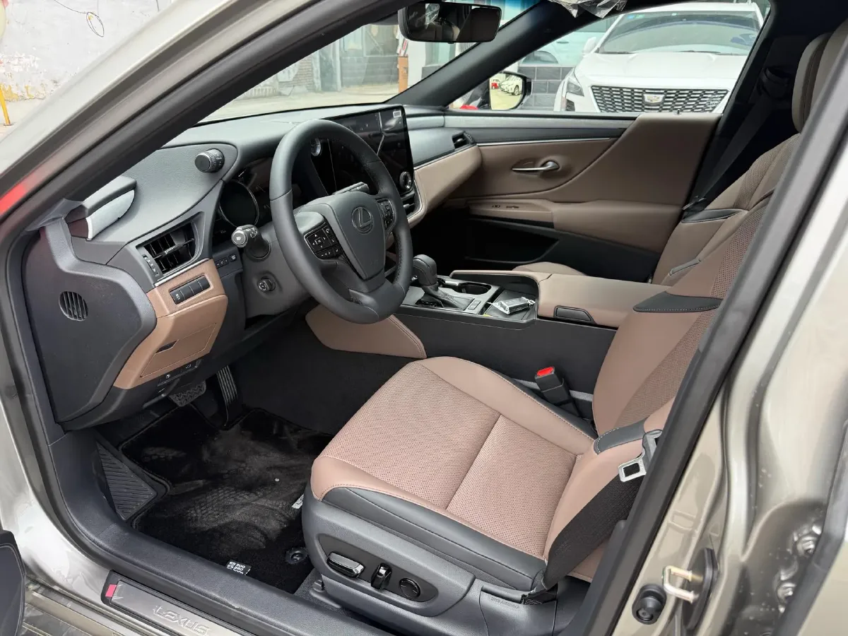 2025 Lexus ES 2.0L 173HP L4 CVT,autocango,china used car exporter,china ev exporter,chinese used car exporter,chinese used ev exporter