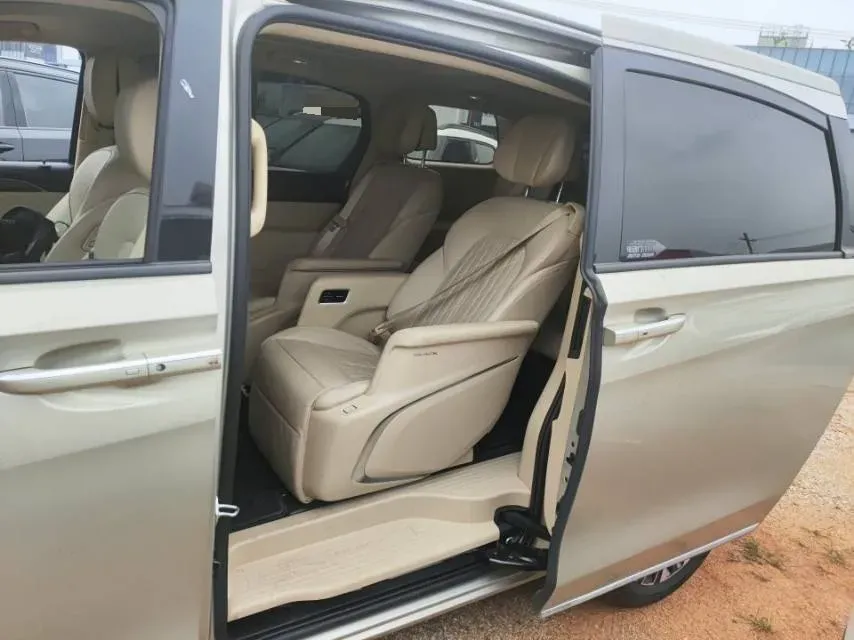 2023 Buick GL8 2.0T 237HP L4 9AT,autocango,china used car exporter,china ev exporter,chinese used car exporter,chinese used ev exporter