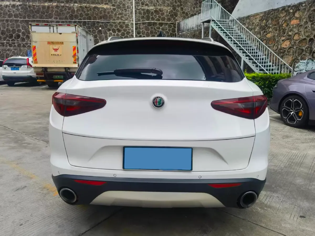 2017 Alfa Romeo Stelvio 2.0T 280HP L4 8AT,autocango,china used car exporter,china ev exporter,chinese used car exporter,chinese used ev exporter
