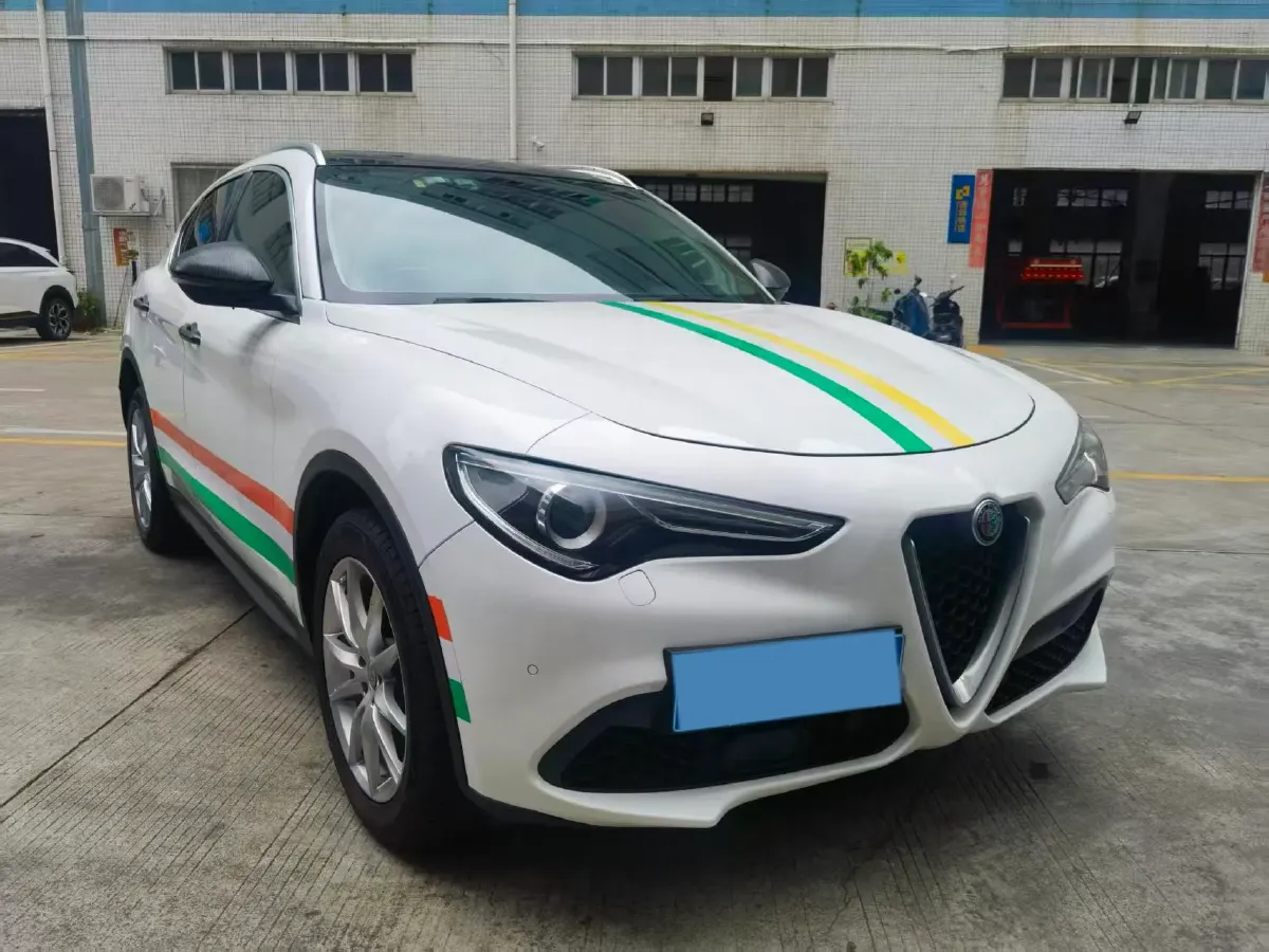 2017 Alfa Romeo Stelvio 2.0T 280HP L4 8AT,autocango,china used car exporter,china ev exporter,chinese used car exporter,chinese used ev exporter