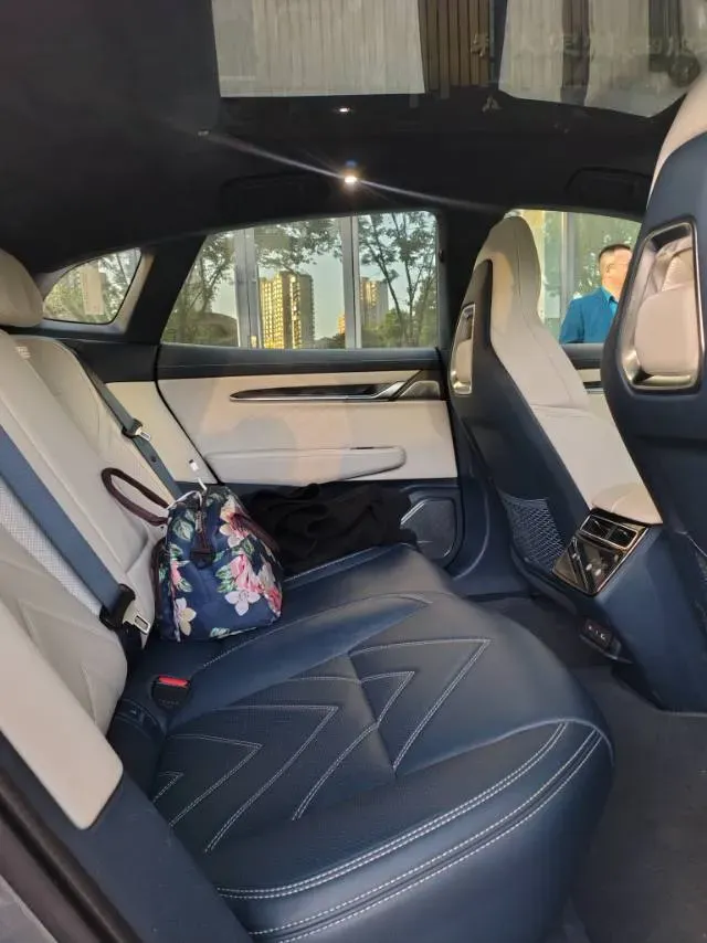 2023 Zeekr 001 BEV 100KWH,autocango,china used car exporter,china ev exporter,chinese used car exporter,chinese used ev exporter