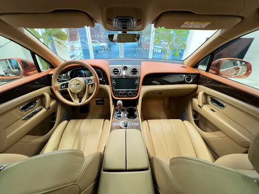 2018 Bentley Bentayga 4.0T 550HP V8 8AT,autocango,china used car exporter,china ev exporter,chinese used car exporter,chinese used ev exporter