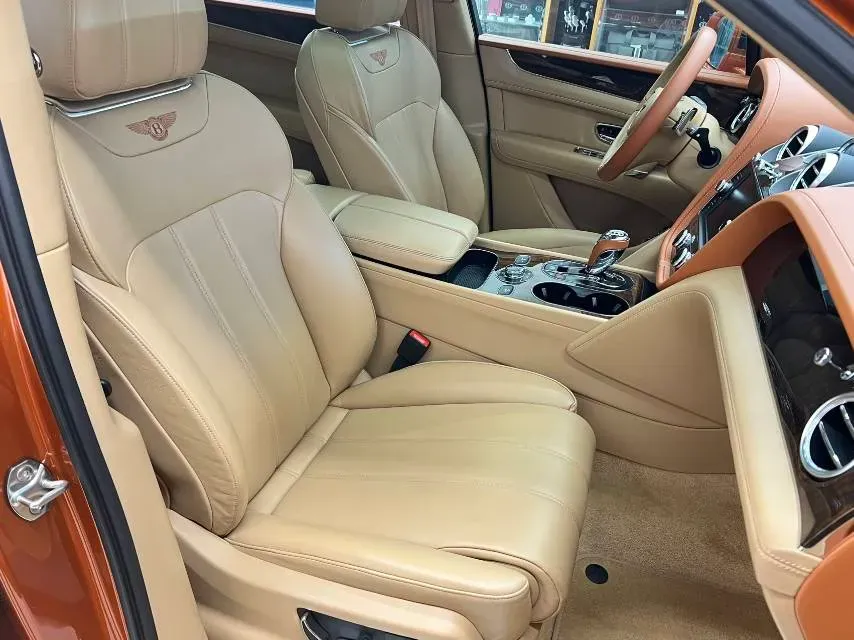 2018 Bentley Bentayga 4.0T 550HP V8 8AT,autocango,china used car exporter,china ev exporter,chinese used car exporter,chinese used ev exporter