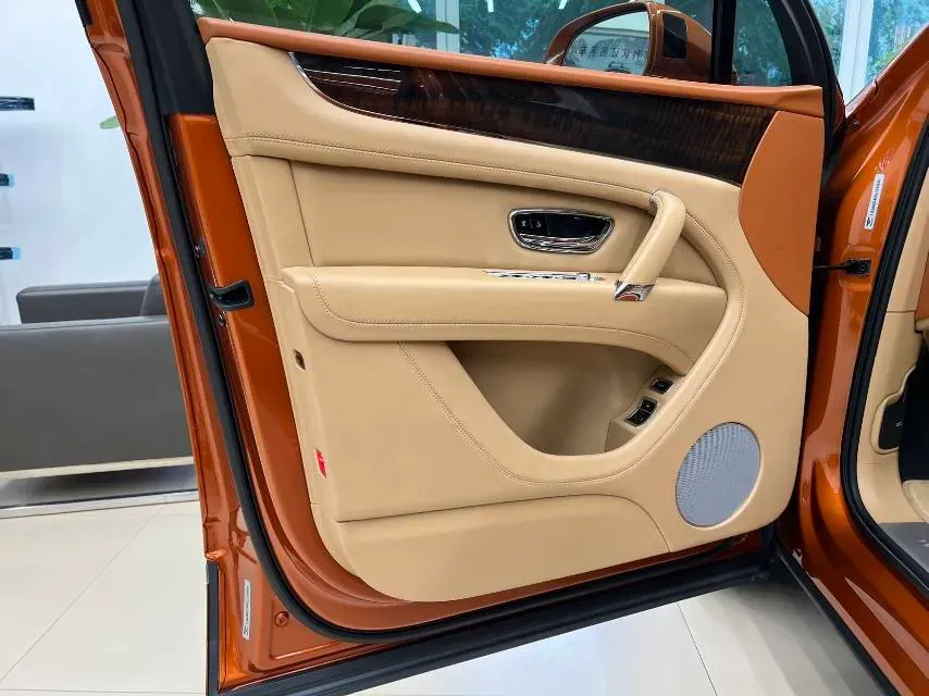 2018 Bentley Bentayga 4.0T 550HP V8 8AT,autocango,china used car exporter,china ev exporter,chinese used car exporter,chinese used ev exporter