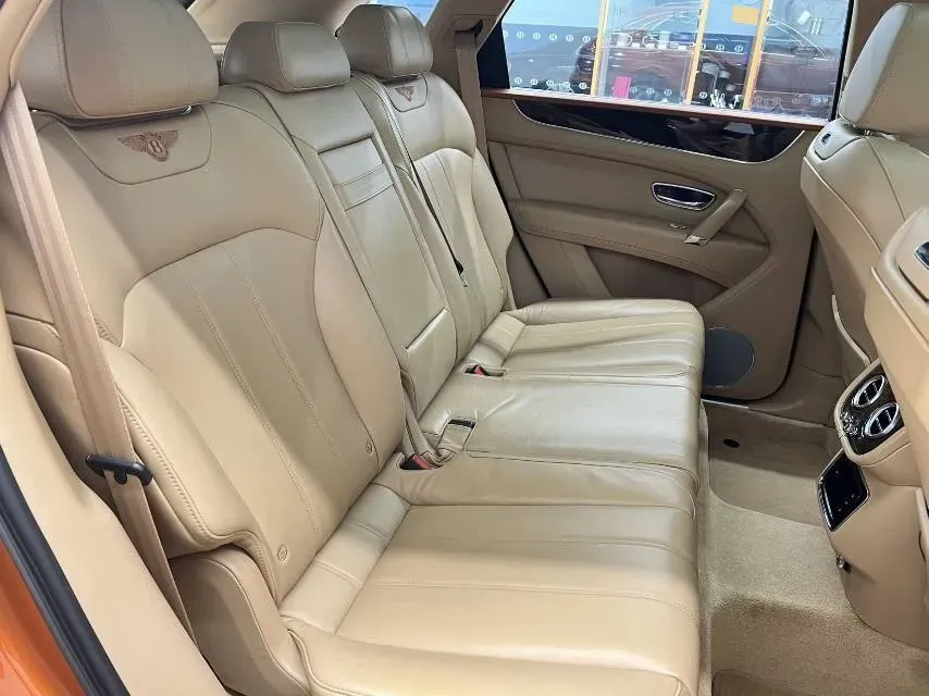2018 Bentley Bentayga 4.0T 550HP V8 8AT,autocango,china used car exporter,china ev exporter,chinese used car exporter,chinese used ev exporter