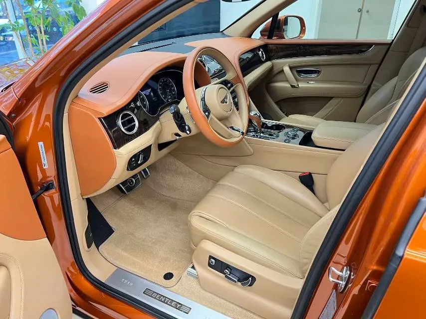 2018 Bentley Bentayga 4.0T 550HP V8 8AT,autocango,china used car exporter,china ev exporter,chinese used car exporter,chinese used ev exporter