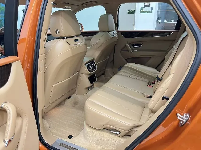 2018 Bentley Bentayga 4.0T 550HP V8 8AT,autocango,china used car exporter,china ev exporter,chinese used car exporter,chinese used ev exporter
