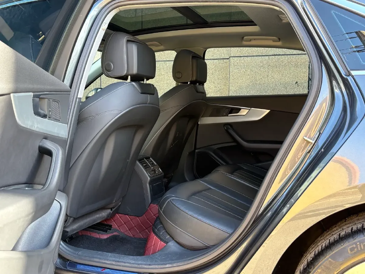 2020 Audi A4L 2.0T 190HP L4 7DCT,autocango,china used car exporter,china ev exporter,chinese used car exporter,chinese used ev exporter