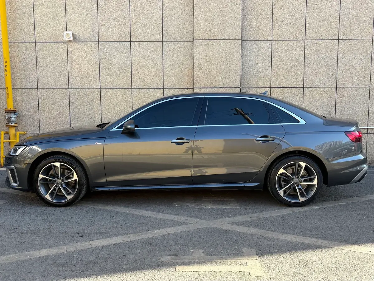 2020 Audi A4L 2.0T 190HP L4 7DCT,autocango,china used car exporter,china ev exporter,chinese used car exporter,chinese used ev exporter