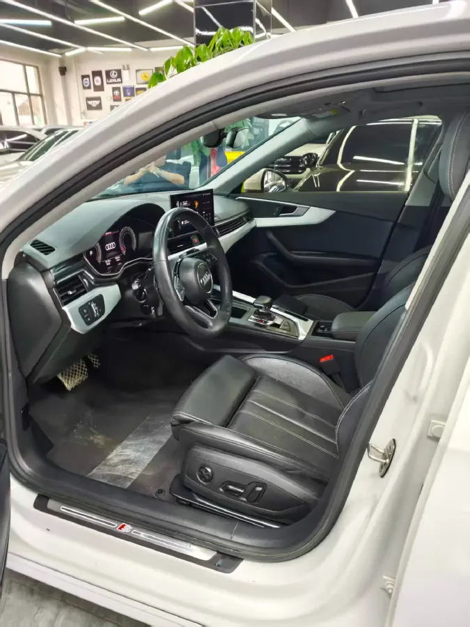2022 Audi A4L 2.0T 190HP L4 7DCT,autocango,china used car exporter,china ev exporter,chinese used car exporter,chinese used ev exporter
