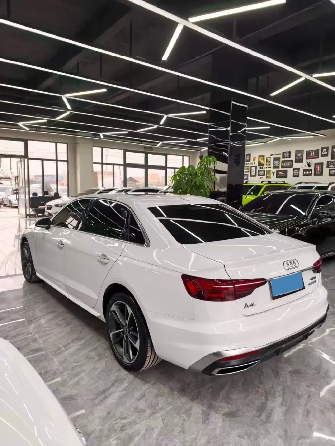 2022 Audi A4L 2.0T 190HP L4 7DCT,autocango,china used car exporter,china ev exporter,chinese used car exporter,chinese used ev exporter