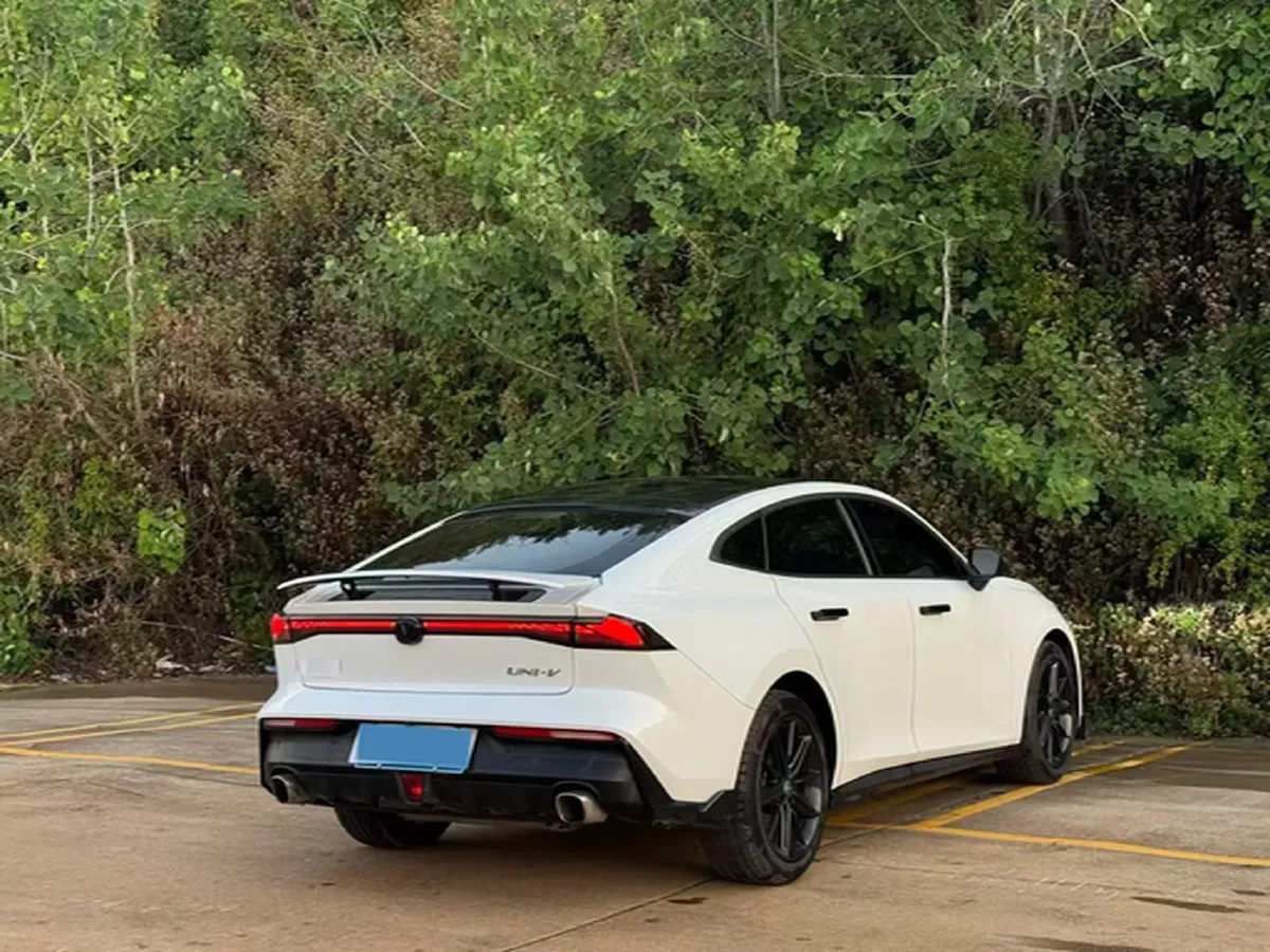 2022 ChangAn UNI-V 1.5T 188HP L4 7DCT,autocango,china used car exporter,china ev exporter,chinese used car exporter,chinese used ev exporter