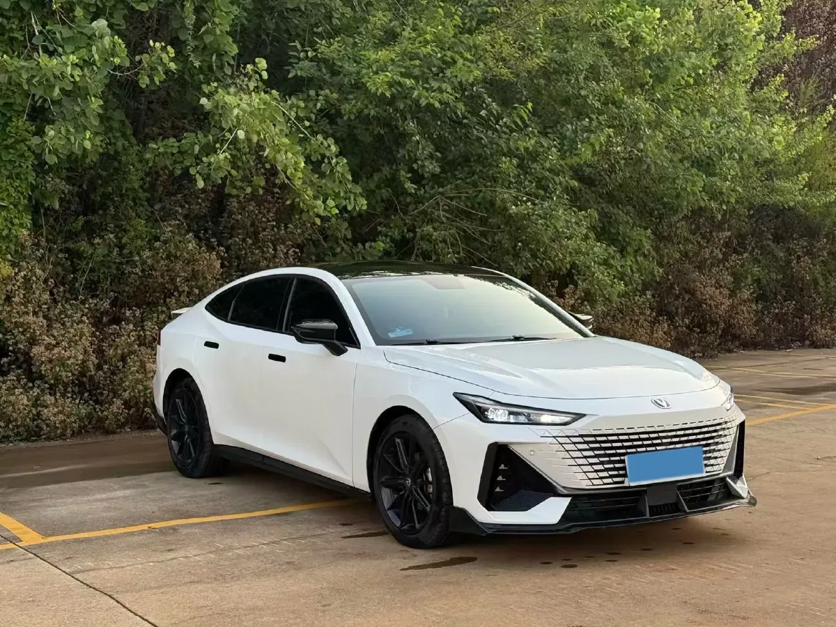 2022 ChangAn UNI-V 1.5T 188HP L4 7DCT,autocango,china used car exporter,china ev exporter,chinese used car exporter,chinese used ev exporter