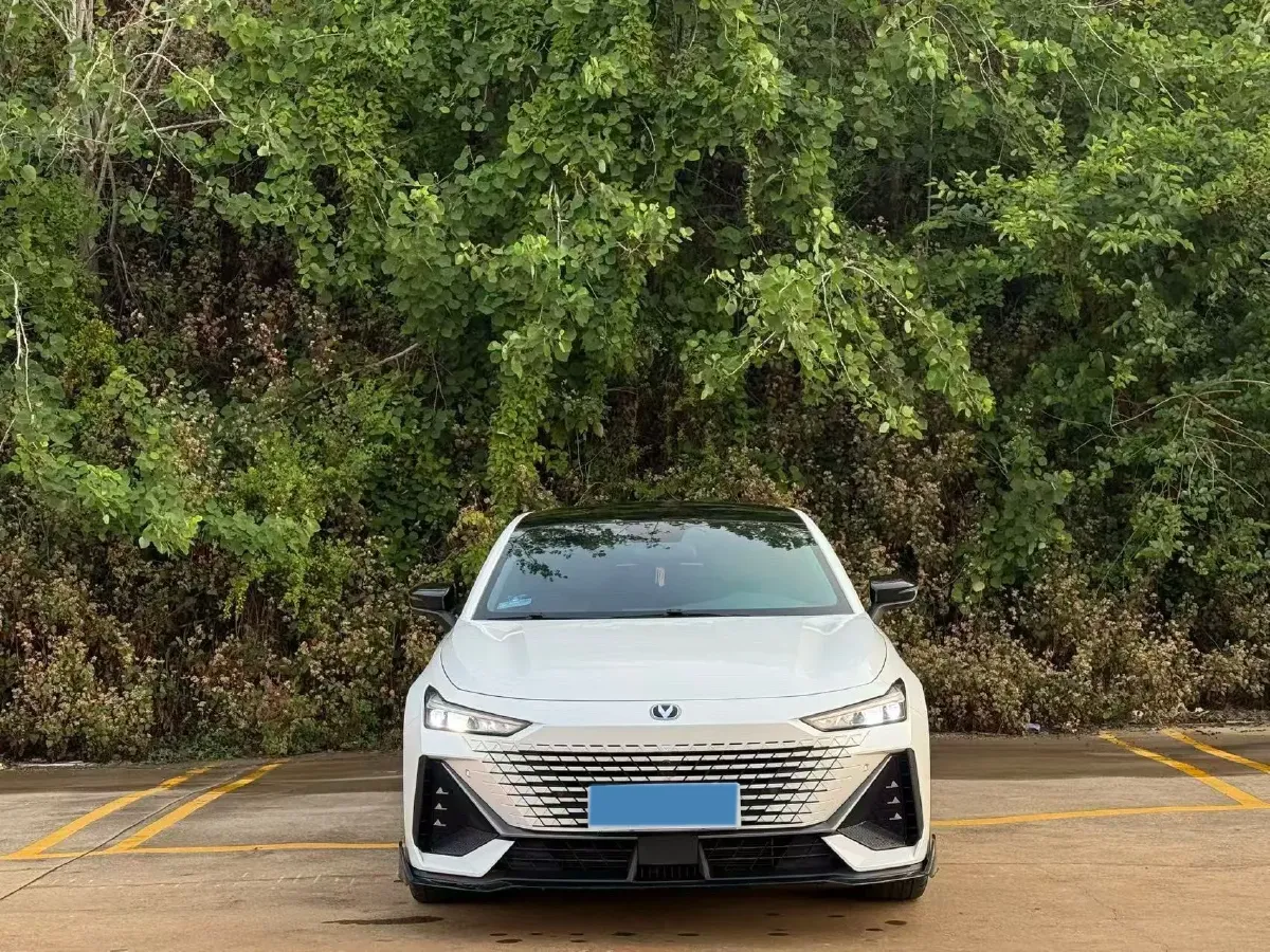 2022 ChangAn UNI-V 1.5T 188HP L4 7DCT,autocango,china used car exporter,china ev exporter,chinese used car exporter,chinese used ev exporter