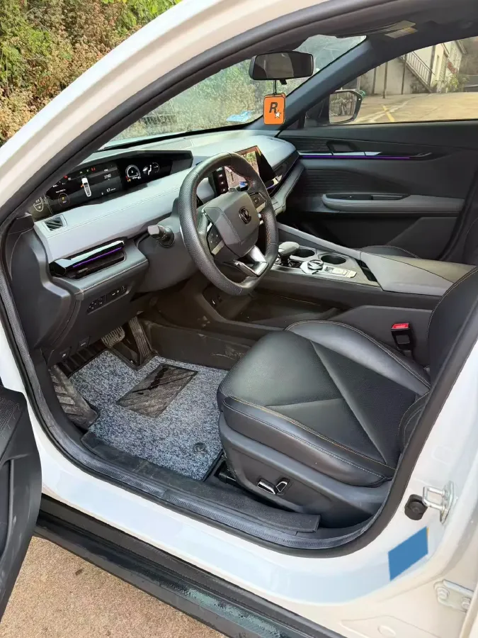 2022 ChangAn UNI-V 1.5T 188HP L4 7DCT,autocango,china used car exporter,china ev exporter,chinese used car exporter,chinese used ev exporter