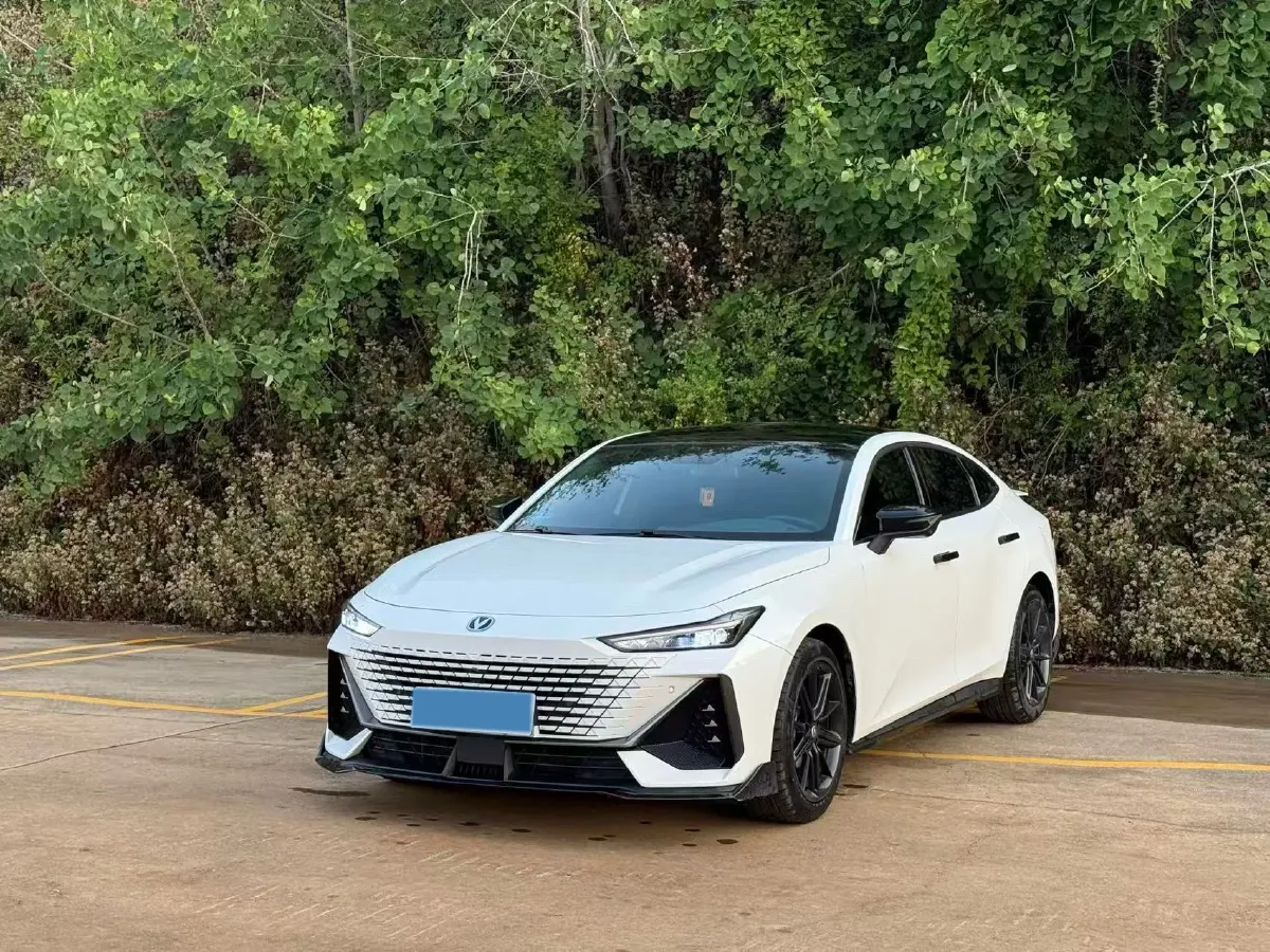 2022 ChangAn UNI-V 1.5T 188HP L4 7DCT,autocango,china used car exporter,china ev exporter,chinese used car exporter,chinese used ev exporter