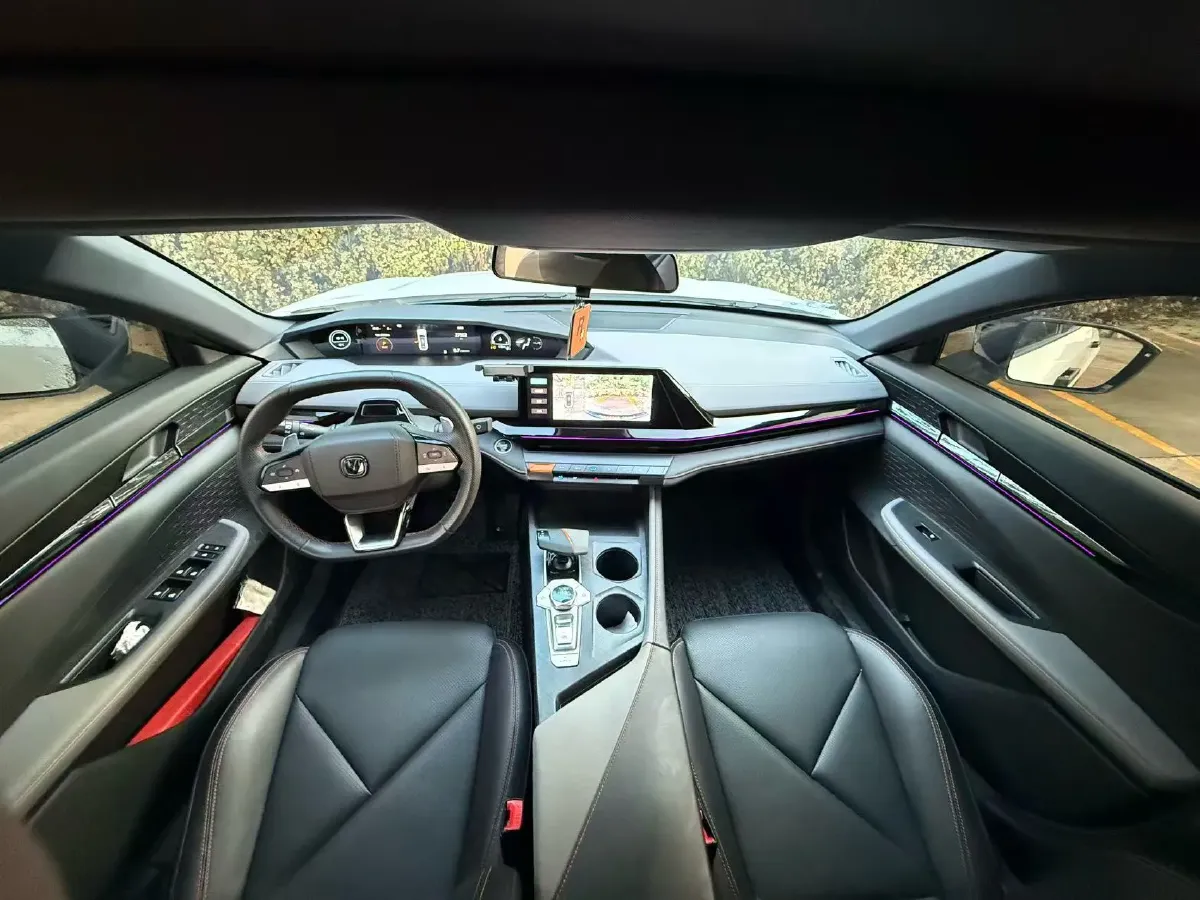 2022 ChangAn UNI-V 1.5T 188HP L4 7DCT,autocango,china used car exporter,china ev exporter,chinese used car exporter,chinese used ev exporter