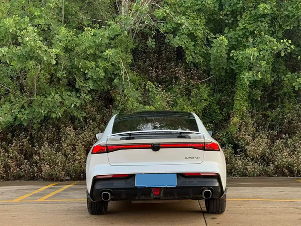 2022 ChangAn UNI-V 1.5T 188HP L4 7DCT,autocango,china used car exporter,china ev exporter,chinese used car exporter,chinese used ev exporter