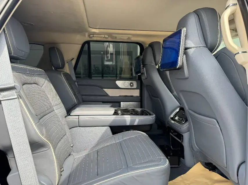 2019 Lincoln Navigator 3.5T 388HP V6 10AT,autocango,china used car exporter,china ev exporter,chinese used car exporter,chinese used ev exporter