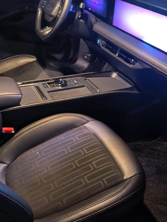 2023 Ford Mondeo 2.0T 254HP L4 8AT,autocango,china used car exporter,china ev exporter,chinese used car exporter,chinese used ev exporter