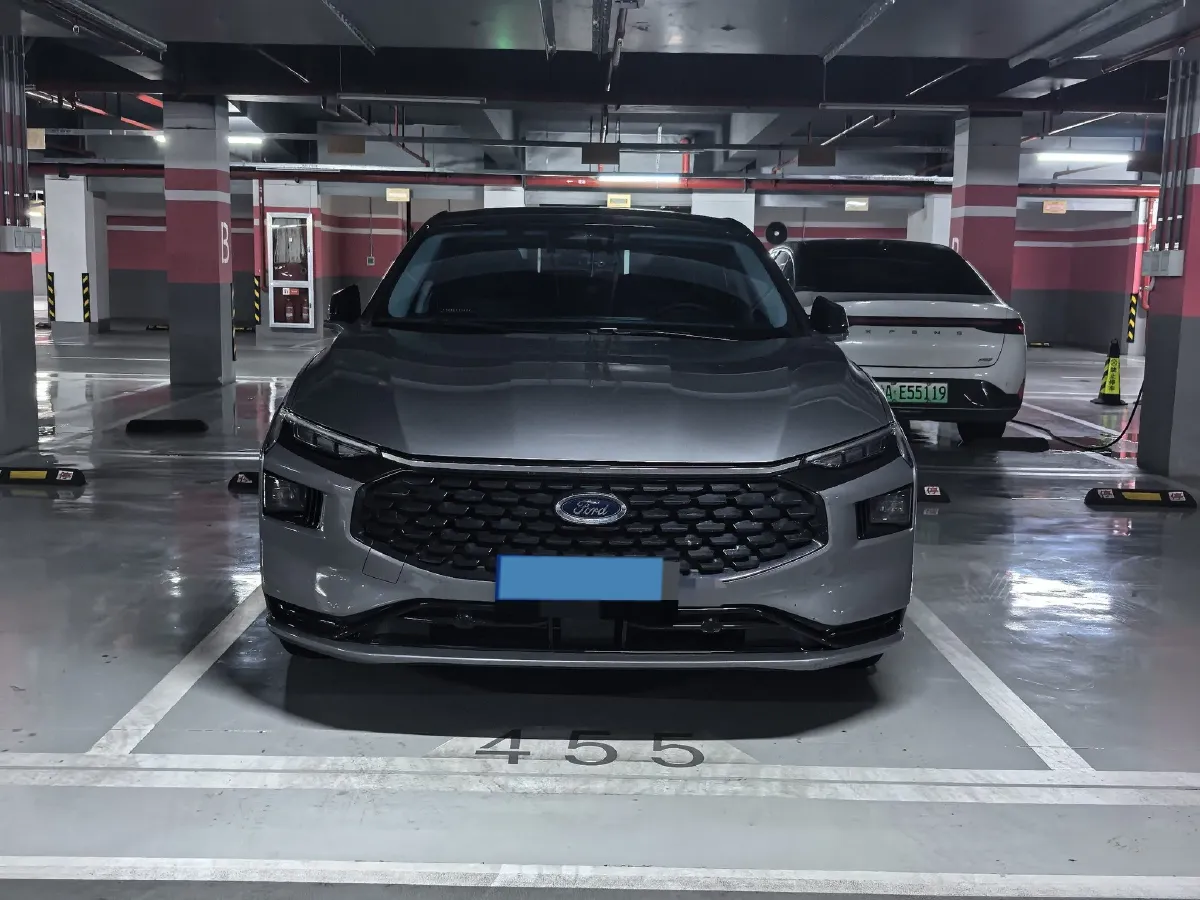 2023 Ford Mondeo 2.0T 254HP L4 8AT,autocango,china used car exporter,china ev exporter,chinese used car exporter,chinese used ev exporter