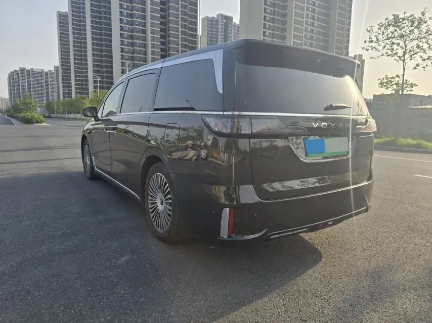 2025 Voyah Dream 1.5T 150HP L4 PHEV 41.7KWH,autocango,china used car exporter,china ev exporter,chinese used car exporter,chinese used ev exporter