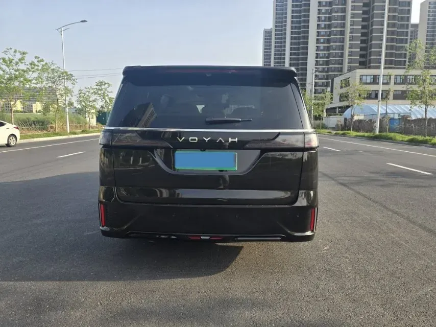 2025 Voyah Dream 1.5T 150HP L4 PHEV 41.7KWH,autocango,china used car exporter,china ev exporter,chinese used car exporter,chinese used ev exporter