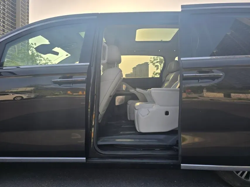 2025 Voyah Dream 1.5T 150HP L4 PHEV 41.7KWH,autocango,china used car exporter,china ev exporter,chinese used car exporter,chinese used ev exporter