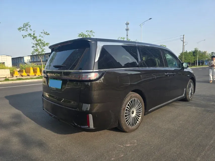 2025 Voyah Dream 1.5T 150HP L4 PHEV 41.7KWH,autocango,china used car exporter,china ev exporter,chinese used car exporter,chinese used ev exporter