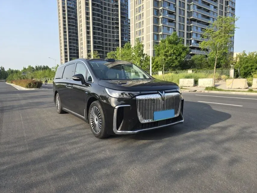 2025 Voyah Dream 1.5T 150HP L4 PHEV 41.7KWH,autocango,china used car exporter,china ev exporter,chinese used car exporter,chinese used ev exporter