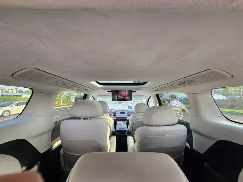 2025 Voyah Dream 1.5T 150HP L4 PHEV 41.7KWH,autocango,china used car exporter,china ev exporter,chinese used car exporter,chinese used ev exporter