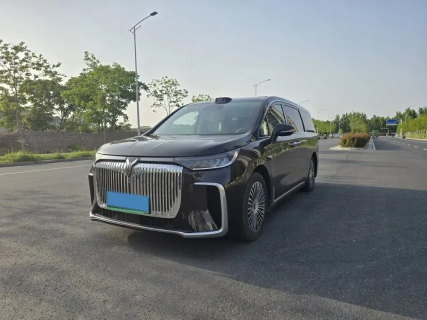 2025 Voyah Dream 1.5T 150HP L4 PHEV 41.7KWH,autocango,china used car exporter,china ev exporter,chinese used car exporter,chinese used ev exporter