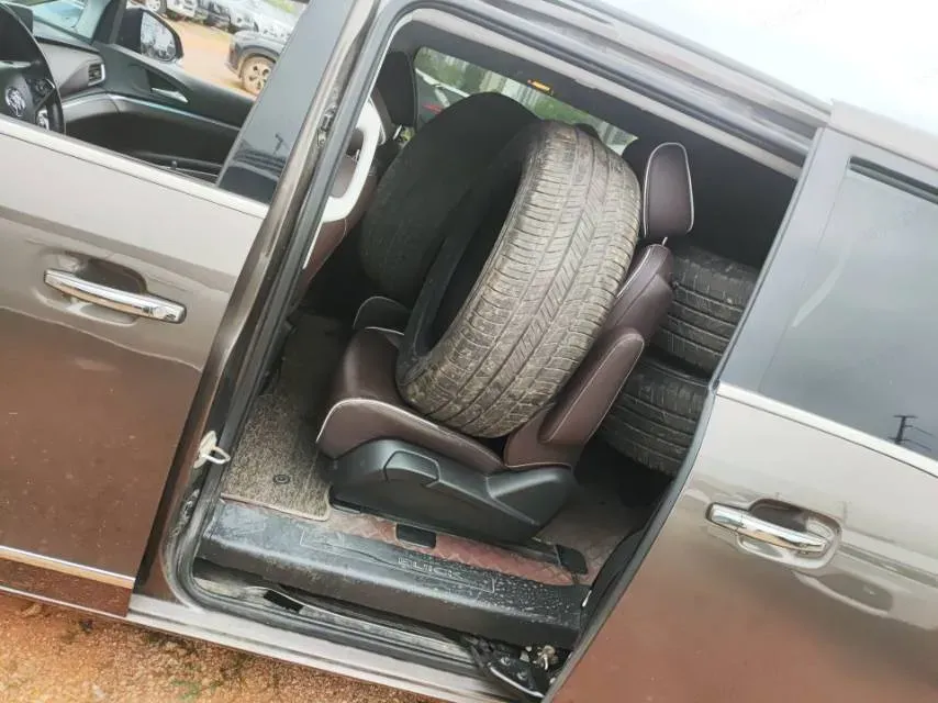 2022 Buick GL8 2.0T 237HP L4 9AT,autocango,china used car exporter,china ev exporter,chinese used car exporter,chinese used ev exporter