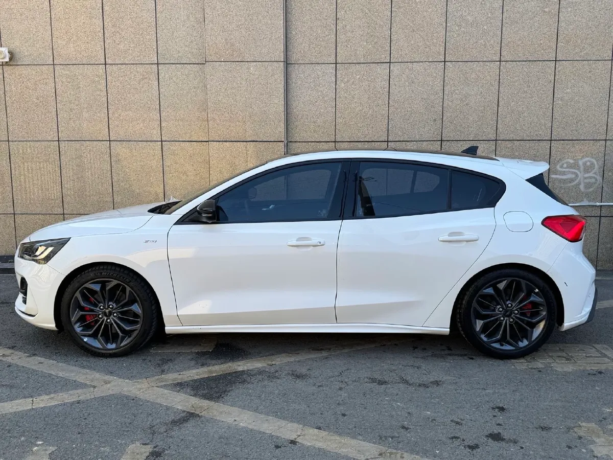 2022 Ford Focus 1.5T 177HP L4 6AT,autocango,china used car exporter,china ev exporter,chinese used car exporter,chinese used ev exporter