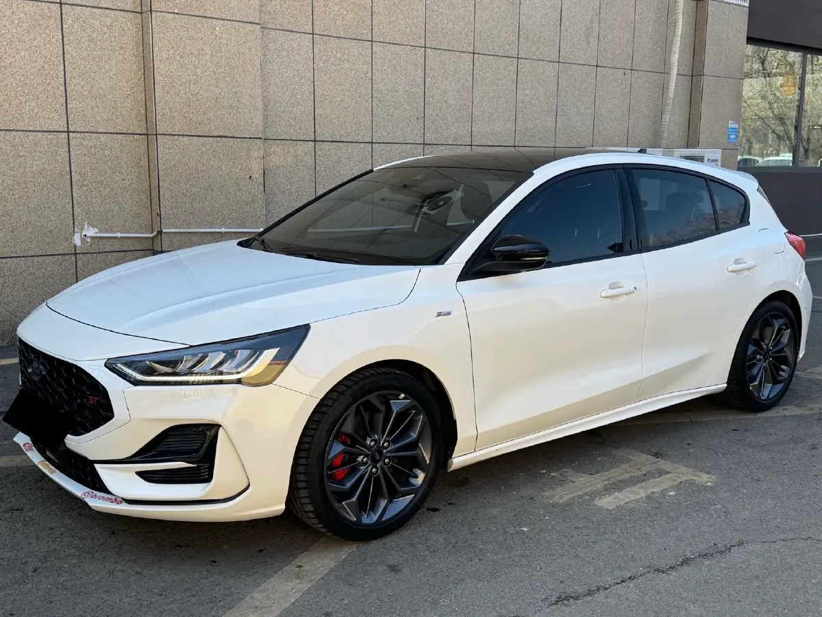 2022 Ford Focus 1.5T 177HP L4 6AT,autocango,china used car exporter,china ev exporter,chinese used car exporter,chinese used ev exporter