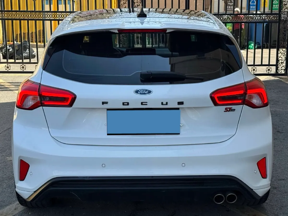 2022 Ford Focus 1.5T 177HP L4 6AT,autocango,china used car exporter,china ev exporter,chinese used car exporter,chinese used ev exporter