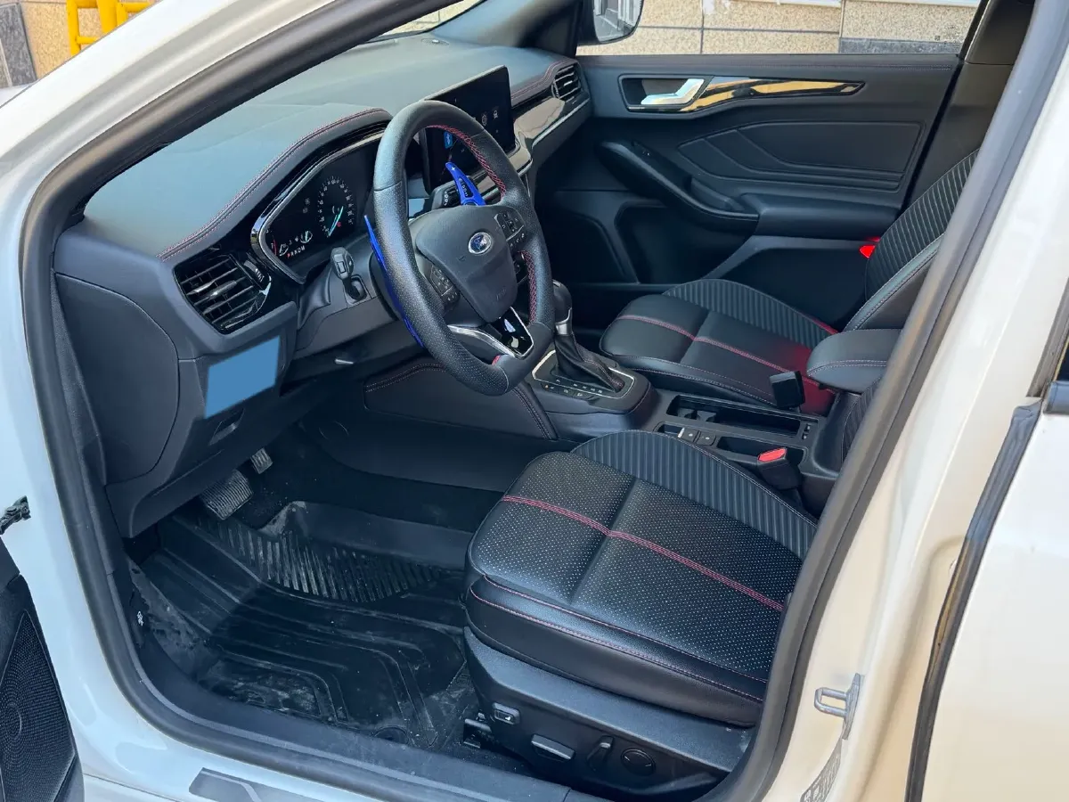 2022 Ford Focus 1.5T 177HP L4 6AT,autocango,china used car exporter,china ev exporter,chinese used car exporter,chinese used ev exporter