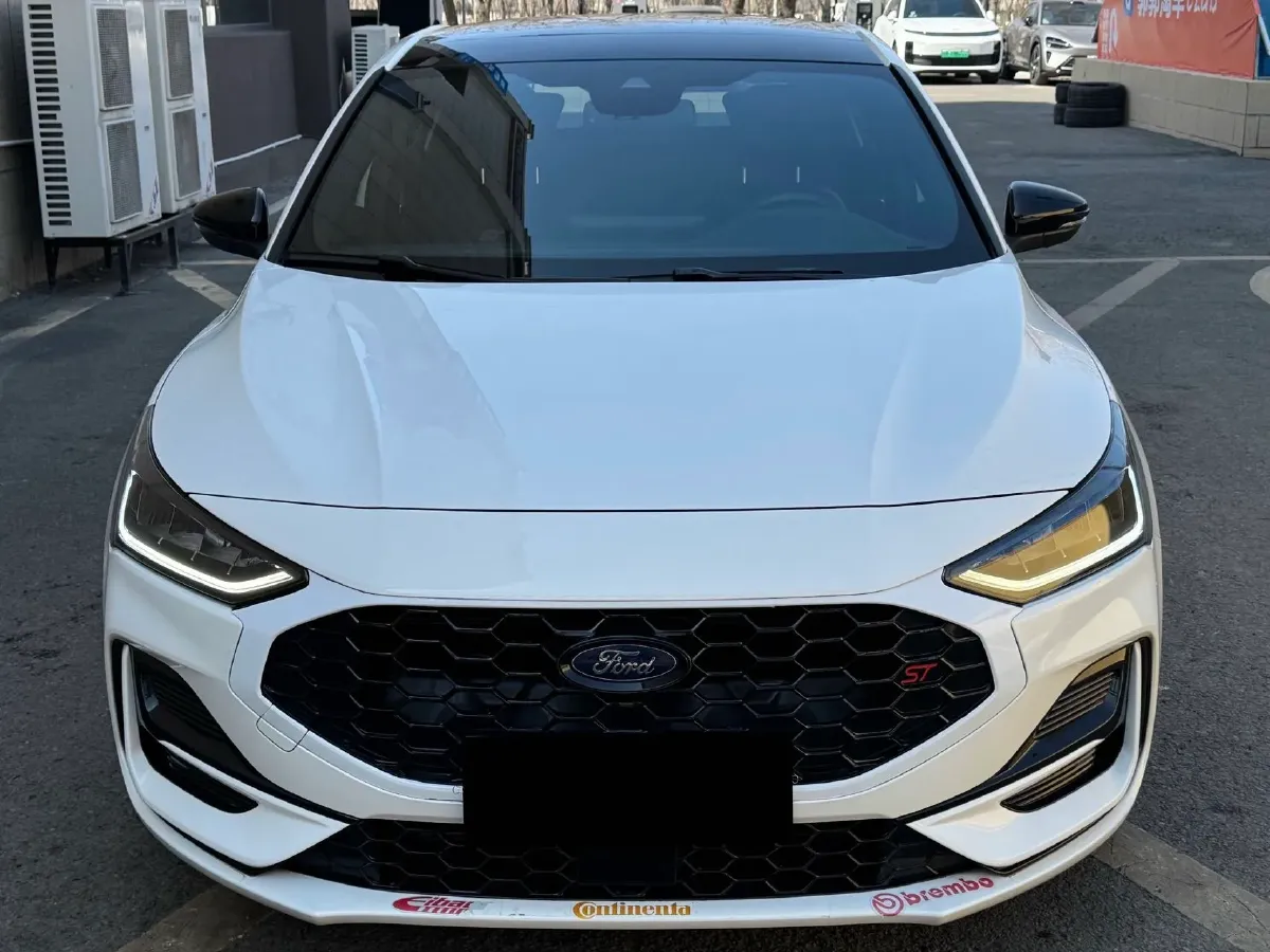 2022 Ford Focus 1.5T 177HP L4 6AT,autocango,china used car exporter,china ev exporter,chinese used car exporter,chinese used ev exporter