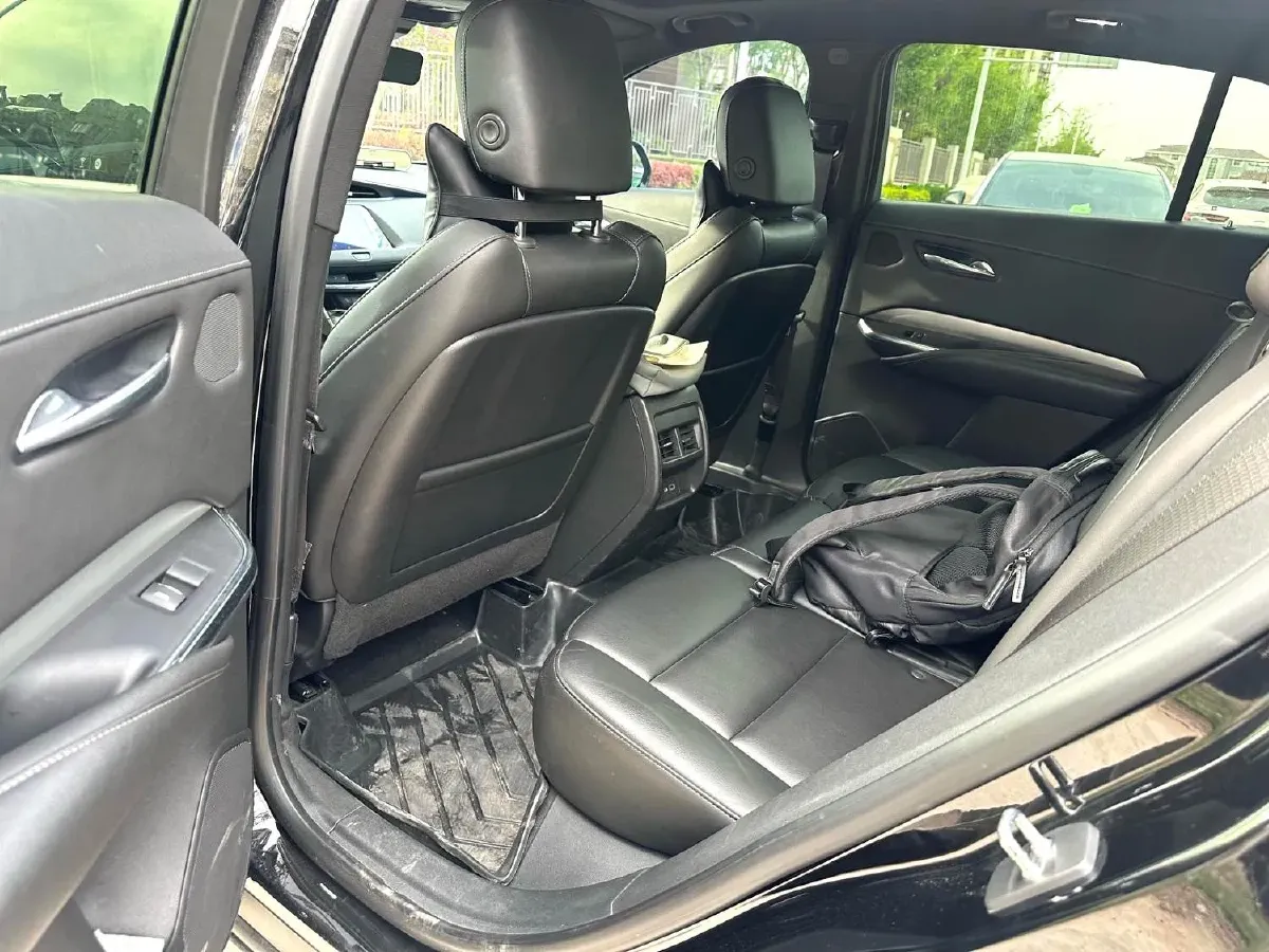 2022 Cadillac XT4 2.0T 237HP L4 9AT,autocango,china used car exporter,china ev exporter,chinese used car exporter,chinese used ev exporter