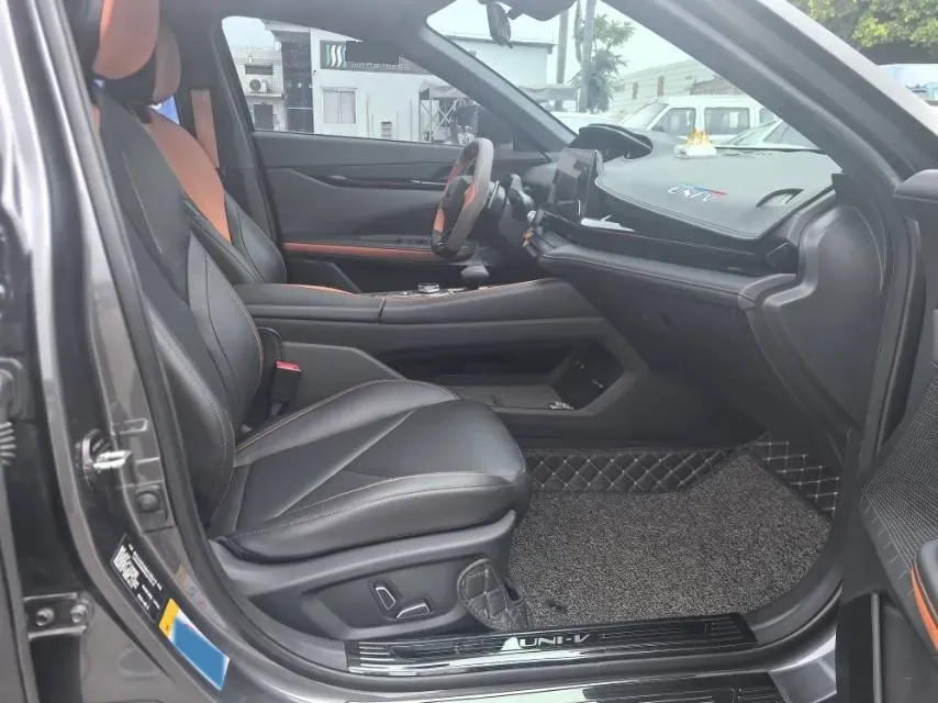 2022 ChangAn UNI-V 1.5T 188HP L4 7DCT,autocango,china used car exporter,china ev exporter,chinese used car exporter,chinese used ev exporter