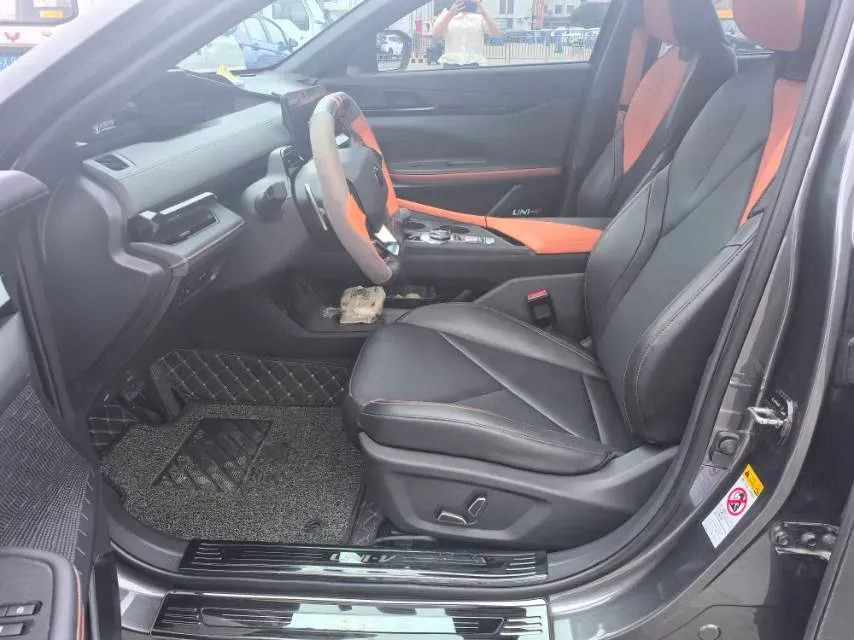 2022 ChangAn UNI-V 1.5T 188HP L4 7DCT,autocango,china used car exporter,china ev exporter,chinese used car exporter,chinese used ev exporter