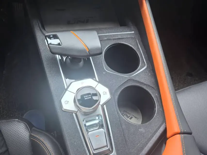 2022 ChangAn UNI-V 1.5T 188HP L4 7DCT,autocango,china used car exporter,china ev exporter,chinese used car exporter,chinese used ev exporter