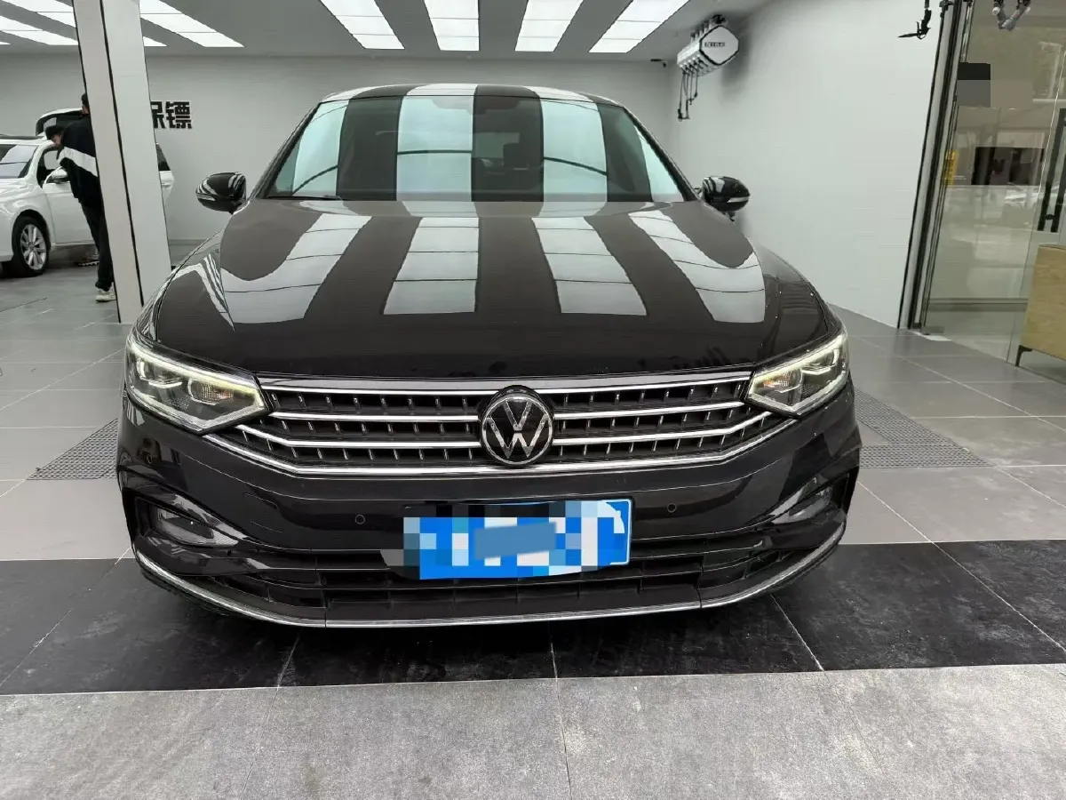 2023 Volkswagen Magotan 2.0T 186HP L4 7DCT,autocango,china used car exporter,china ev exporter,chinese used car exporter,chinese used ev exporter