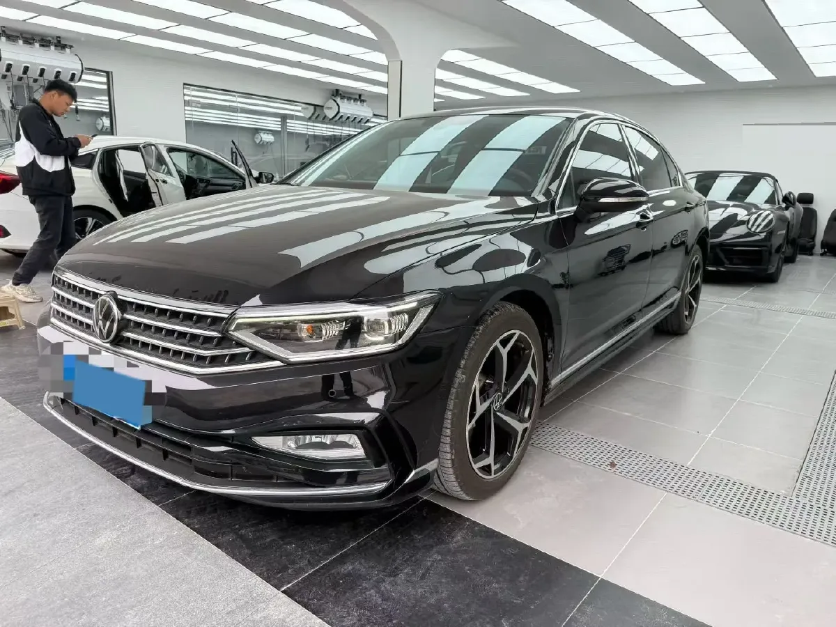 2023 Volkswagen Magotan 2.0T 186HP L4 7DCT,autocango,china used car exporter,china ev exporter,chinese used car exporter,chinese used ev exporter