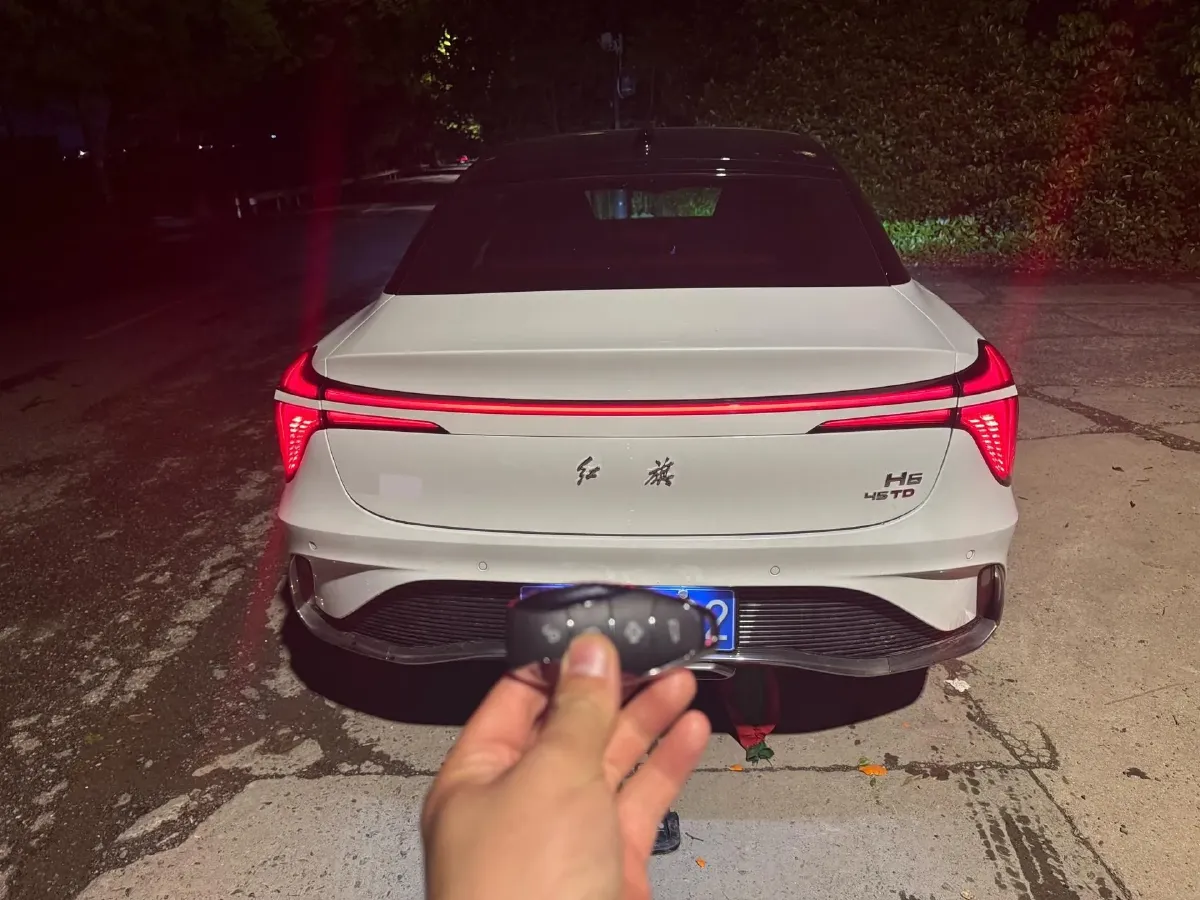 2025 HongQi H6 2.0T 252HP L4 8AT,autocango,china used car exporter,china ev exporter,chinese used car exporter,chinese used ev exporter