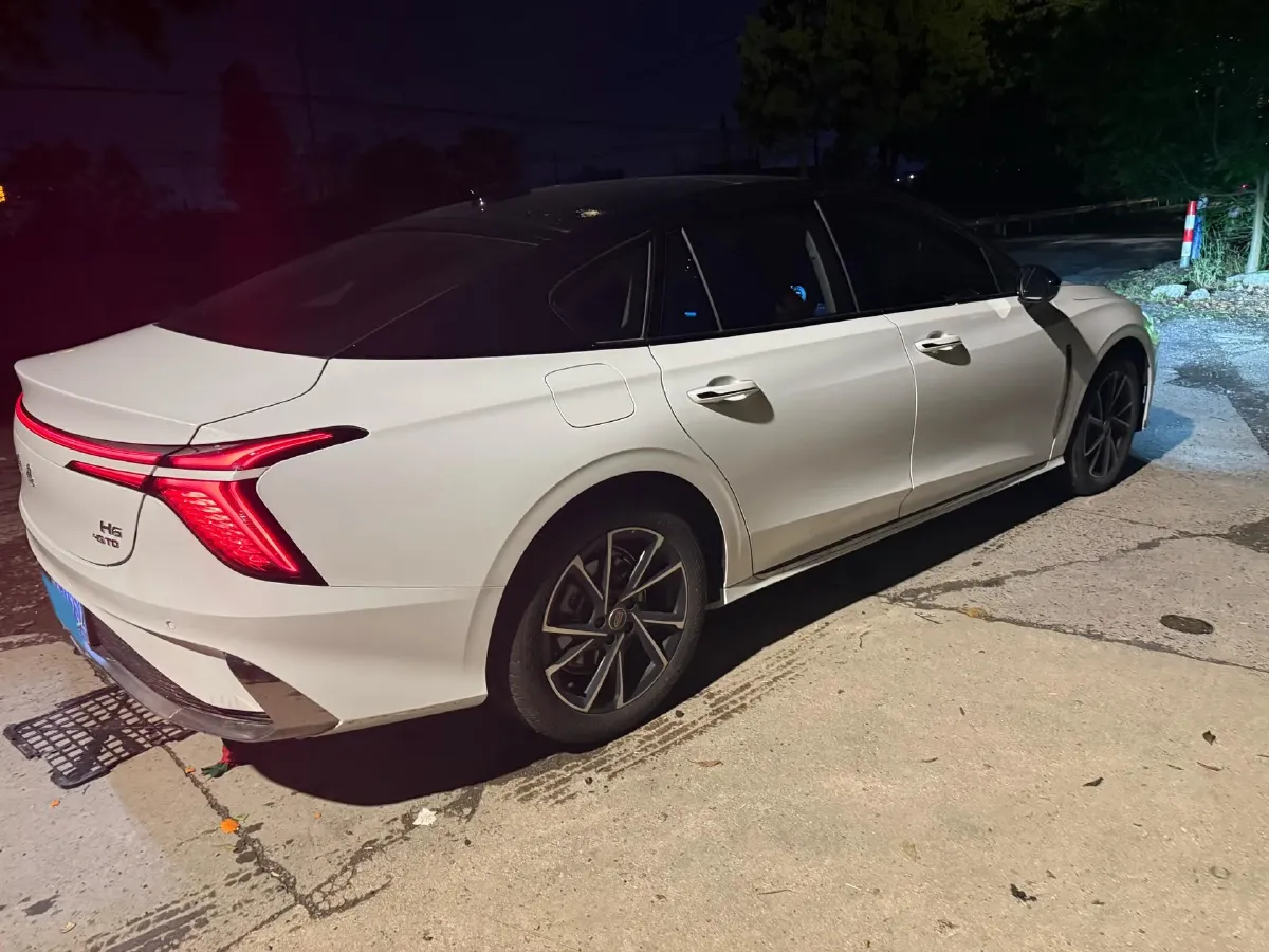 2025 HongQi H6 2.0T 252HP L4 8AT,autocango,china used car exporter,china ev exporter,chinese used car exporter,chinese used ev exporter