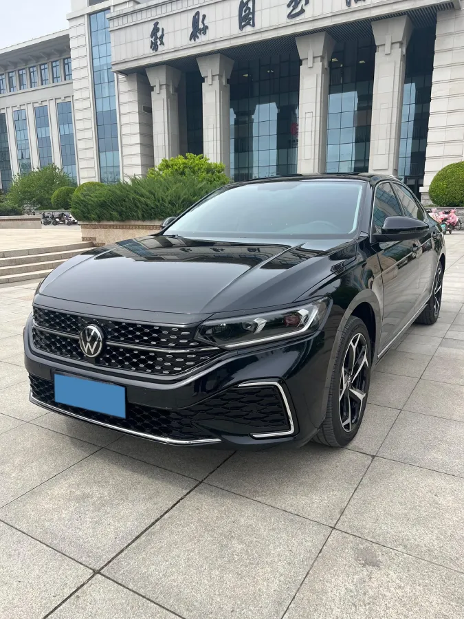 2025 Volkswagen Passat 2.0T 220HP L4 7DCT,autocango,china used car exporter,china ev exporter,chinese used car exporter,chinese used ev exporter