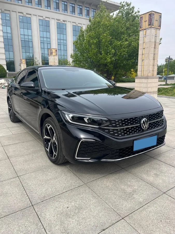 2025 Volkswagen Passat 2.0T 220HP L4 7DCT,autocango,china used car exporter,china ev exporter,chinese used car exporter,chinese used ev exporter