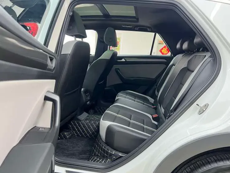 2023 Volkswagen T-Roc 1.5T 160HP L4 7DCT,autocango,china used car exporter,china ev exporter,chinese used car exporter,chinese used ev exporter
