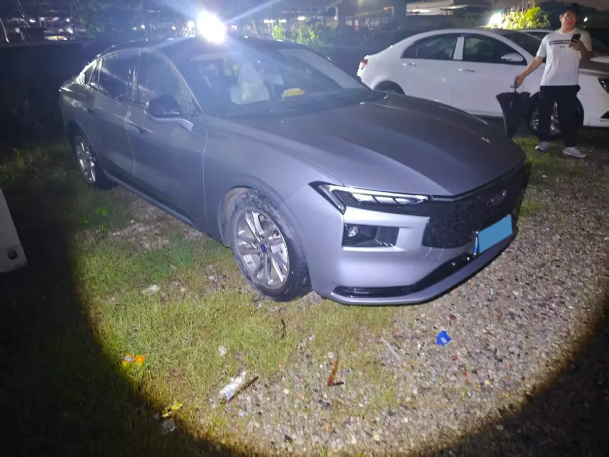 2022 Ford Mondeo 2.0T 238HP L4 8AT,autocango,china used car exporter,china ev exporter,chinese used car exporter,chinese used ev exporter